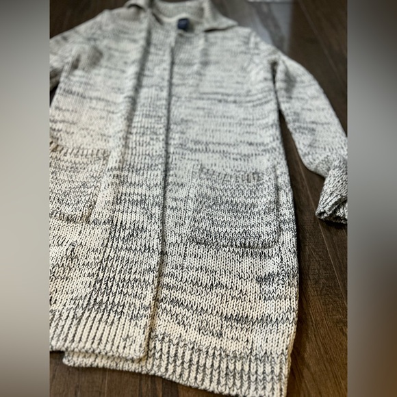 GAP Cardigan - Picture 10 of 16